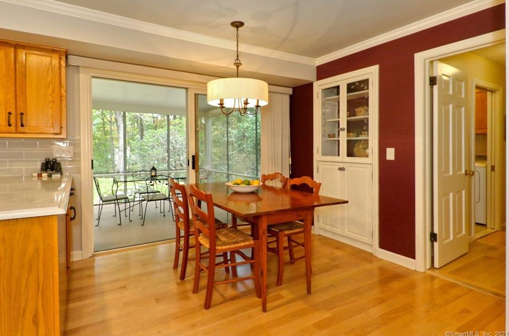 106 Peck Hl Rd, New Haven CT 06525-1334 exterior