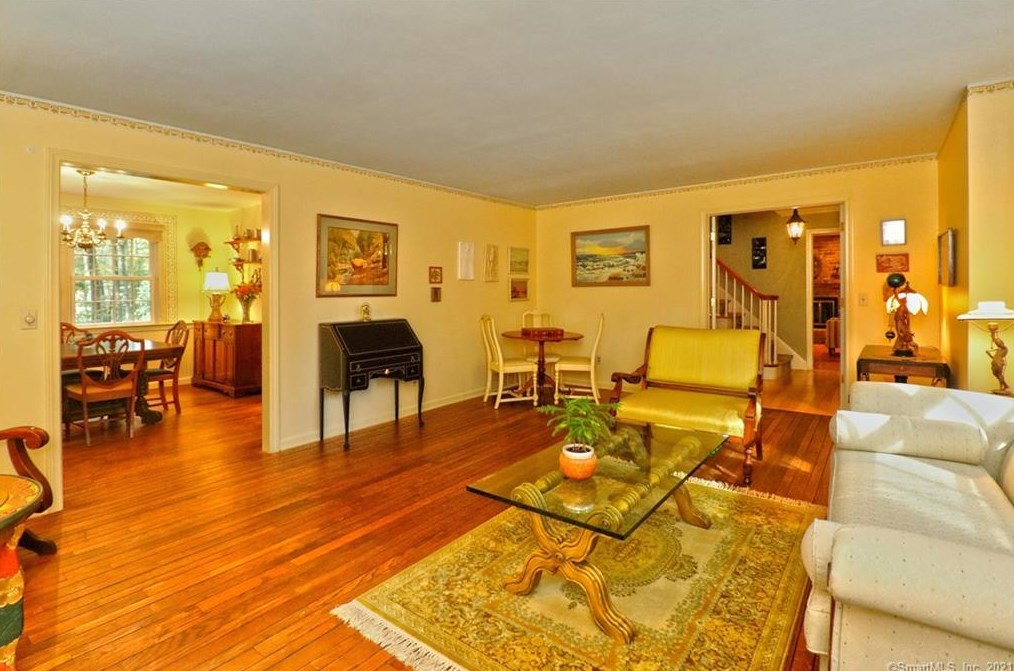 106 Peck Hl Rd, New Haven CT 06525-1334 exterior