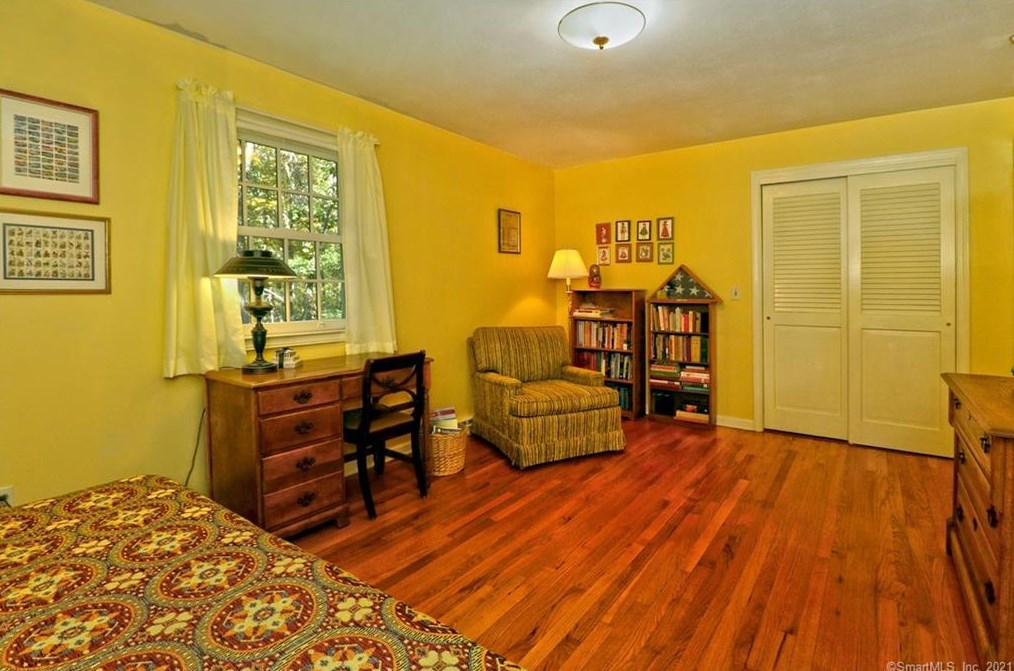 106 Peck Hl Rd, New Haven CT 06525-1334 exterior