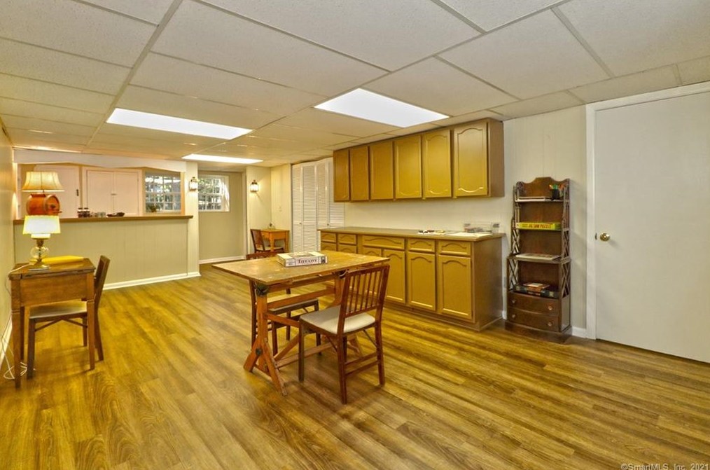 106 Peck Hl Rd, New Haven CT 06525-1334 exterior