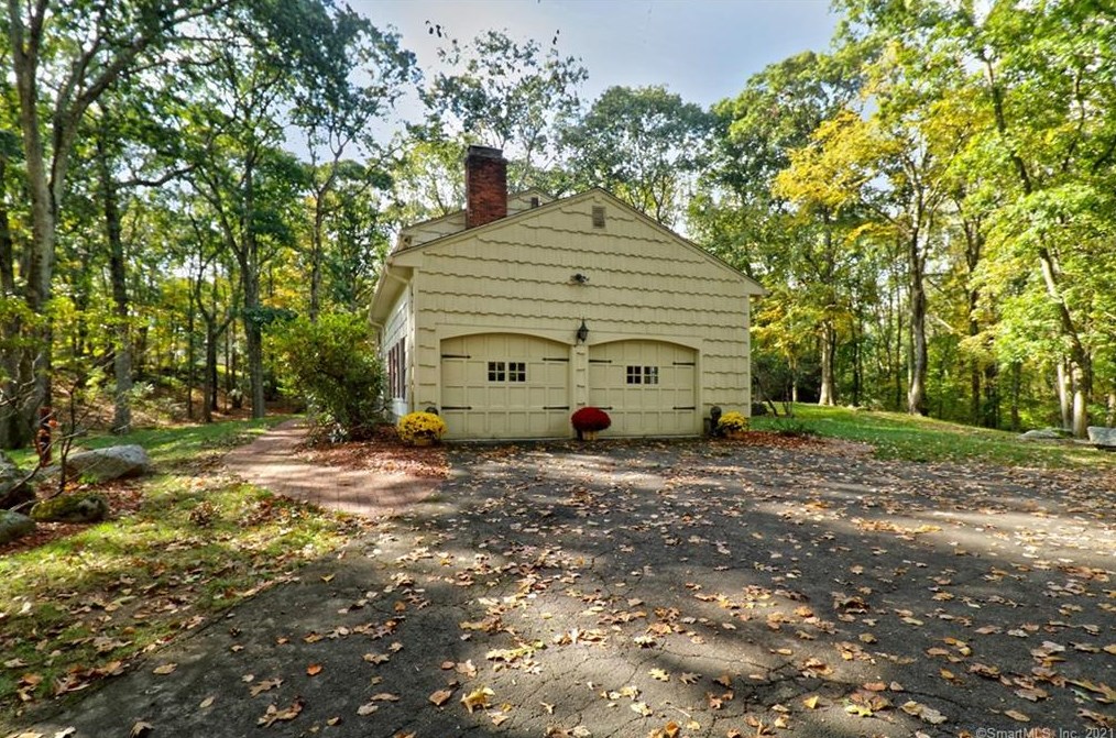 106 Peck Hl Rd, New Haven CT 06525-1334 exterior