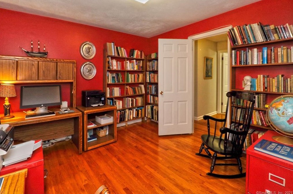 106 Peck Hl Rd, New Haven CT 06525-1334 exterior