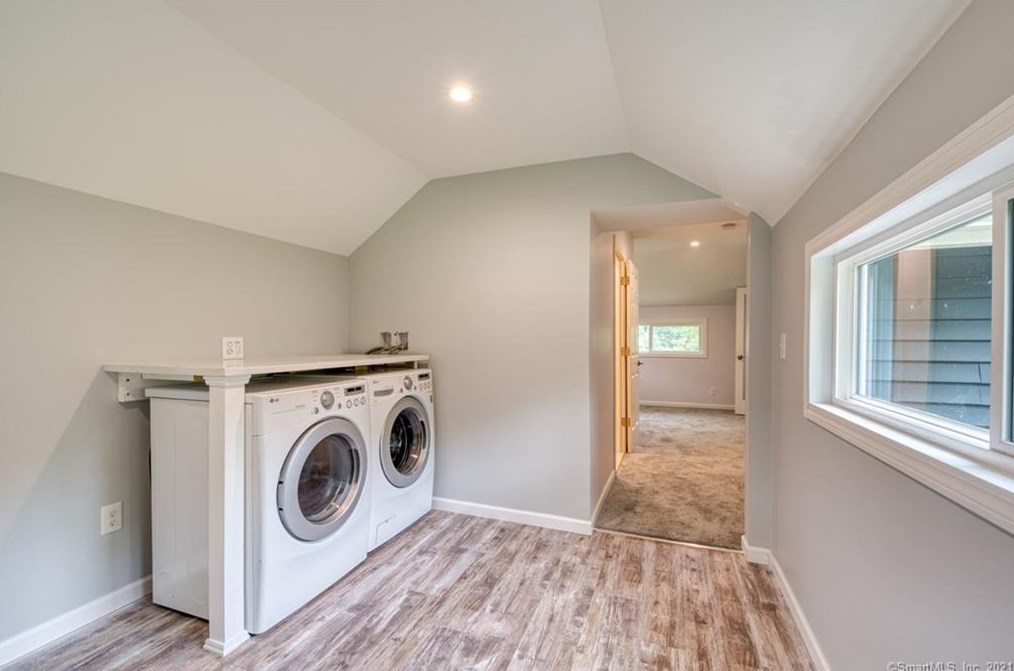 43 Lake Dr, Chesterfield CT  06370-1042 exterior