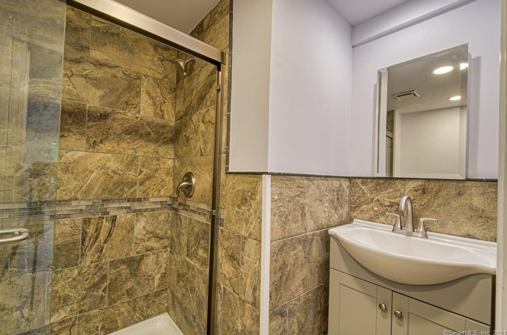 43 Lake Dr, Chesterfield CT  06370-1042 exterior