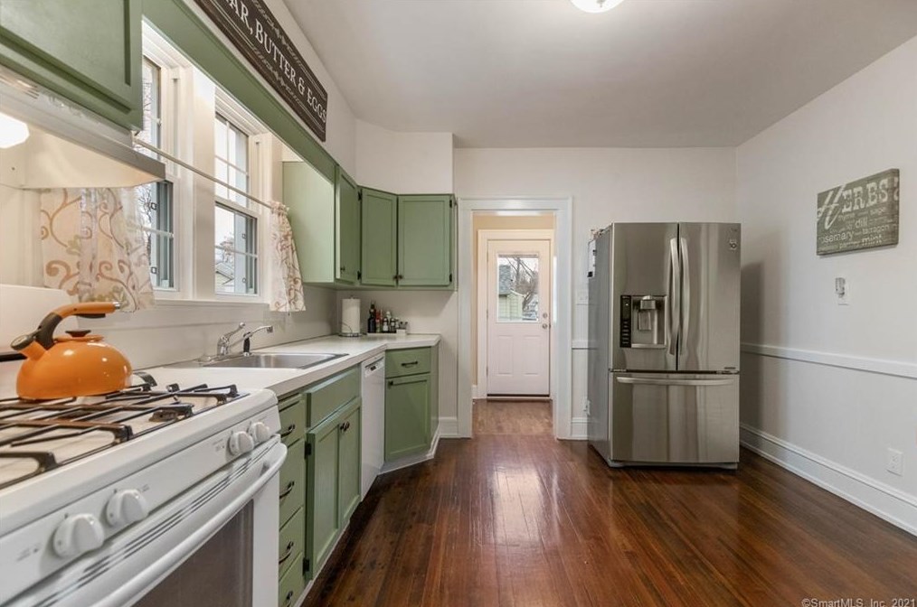 121 Central Ave, New Haven CT 06516-6731 exterior