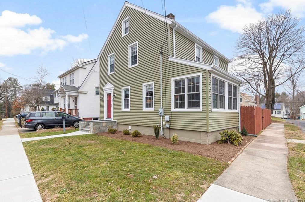 121 Central Ave, New Haven CT 06516-6731 exterior