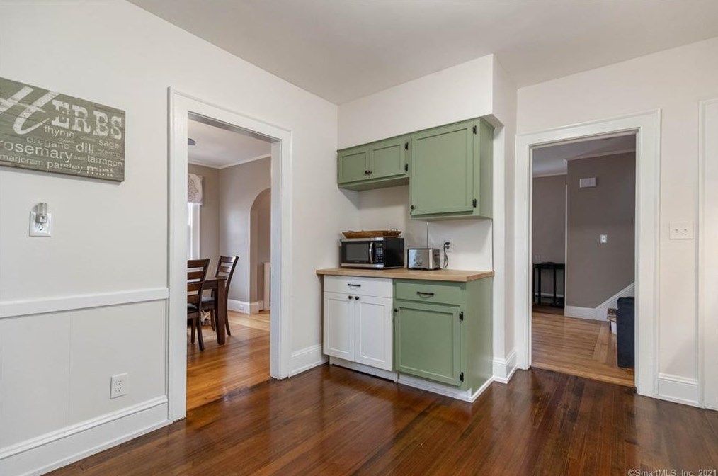 121 Central Ave, New Haven CT 06516-6731 exterior