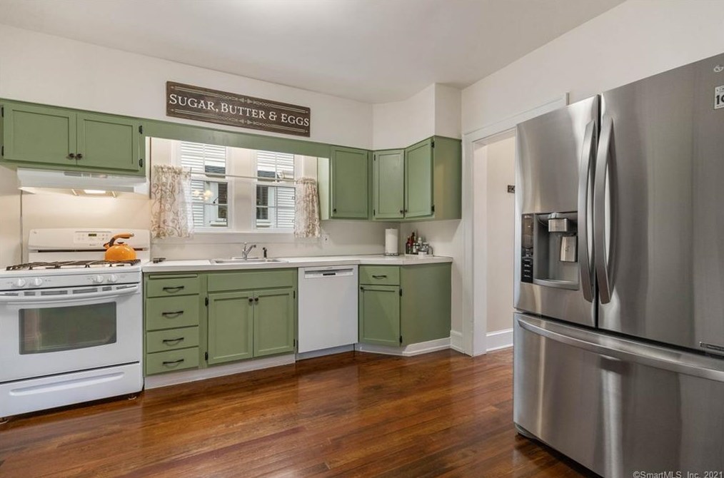 121 Central Ave, New Haven CT 06516-6731 exterior