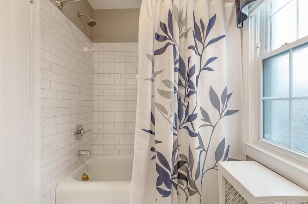 121 Central Ave, New Haven CT 06516-6731 exterior