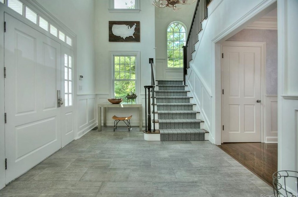 5 Mayflower Pkwy, Westport CT  06880-6011 exterior
