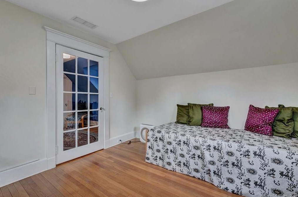 75 Hall St, New Haven CT 06516-3719 exterior