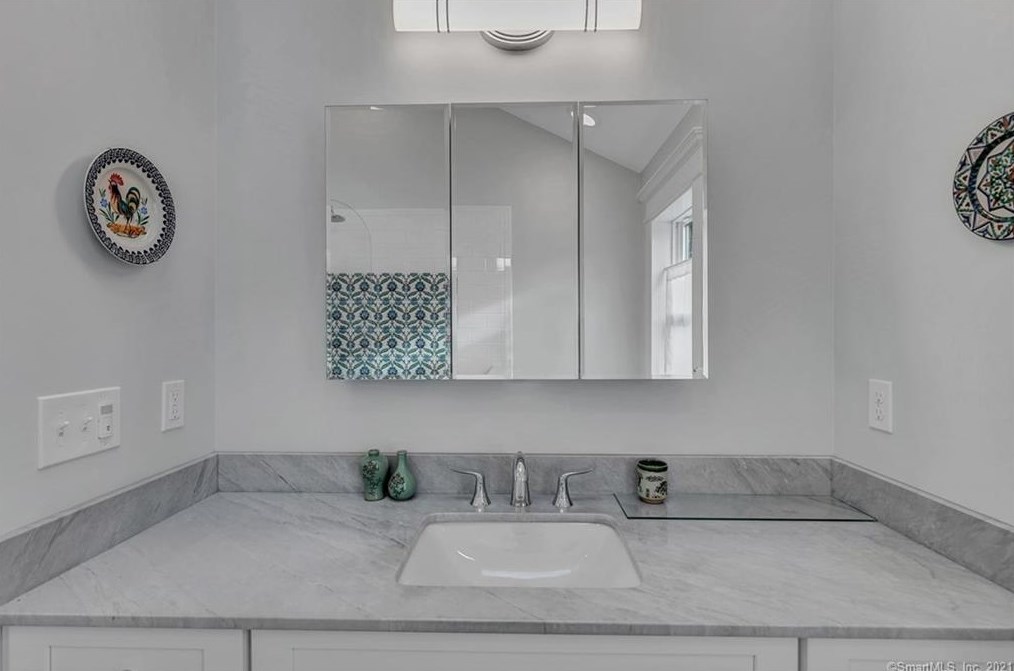 75 Hall St, New Haven CT 06516-3719 exterior