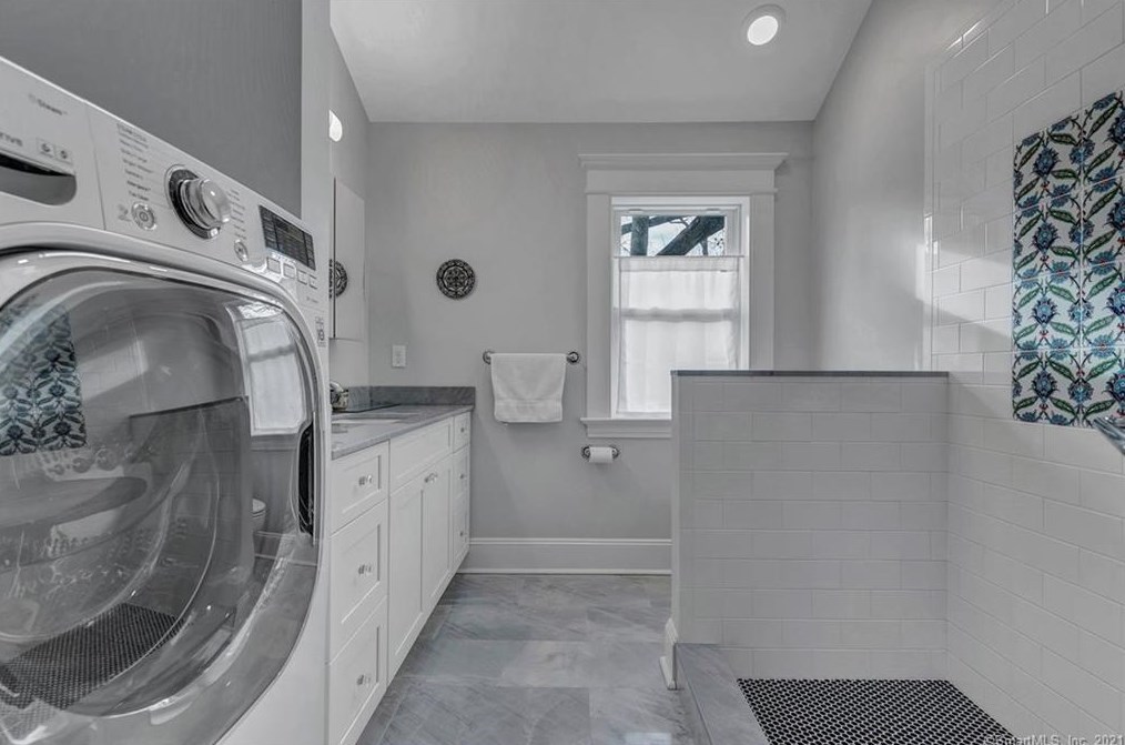 75 Hall St, New Haven CT 06516-3719 exterior