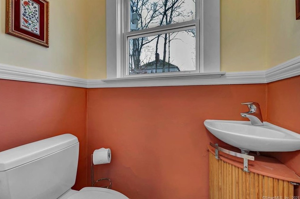 75 Hall St, New Haven CT 06516-3719 exterior