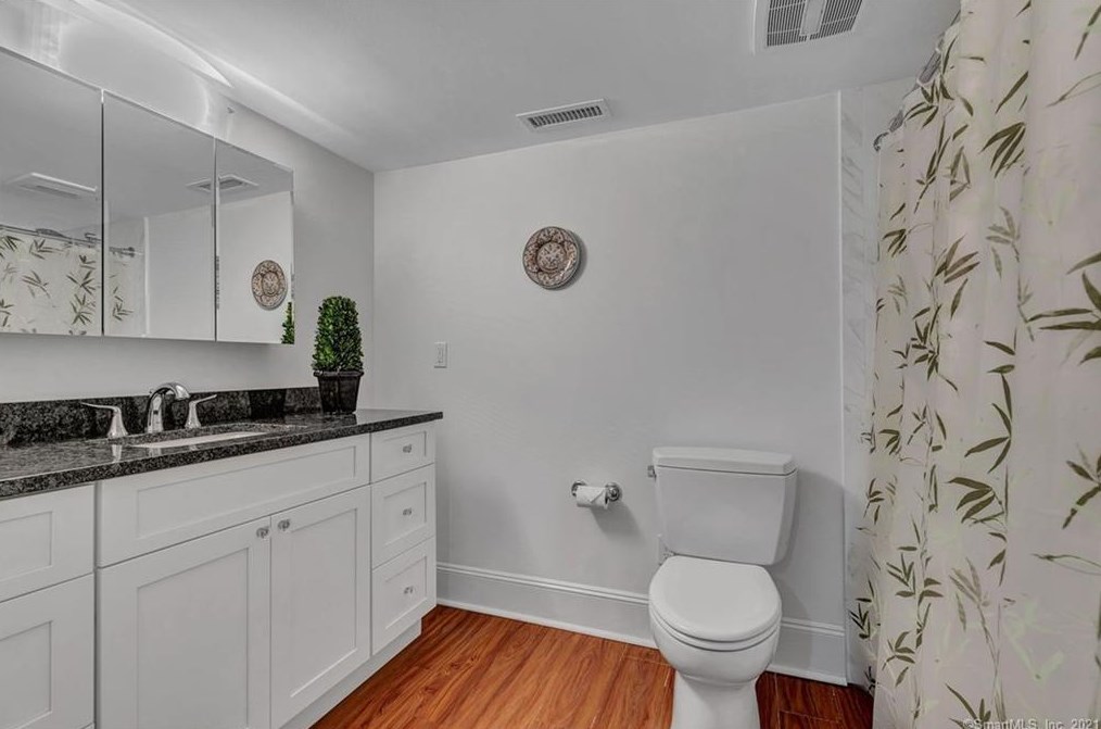 75 Hall St, New Haven CT 06516-3719 exterior