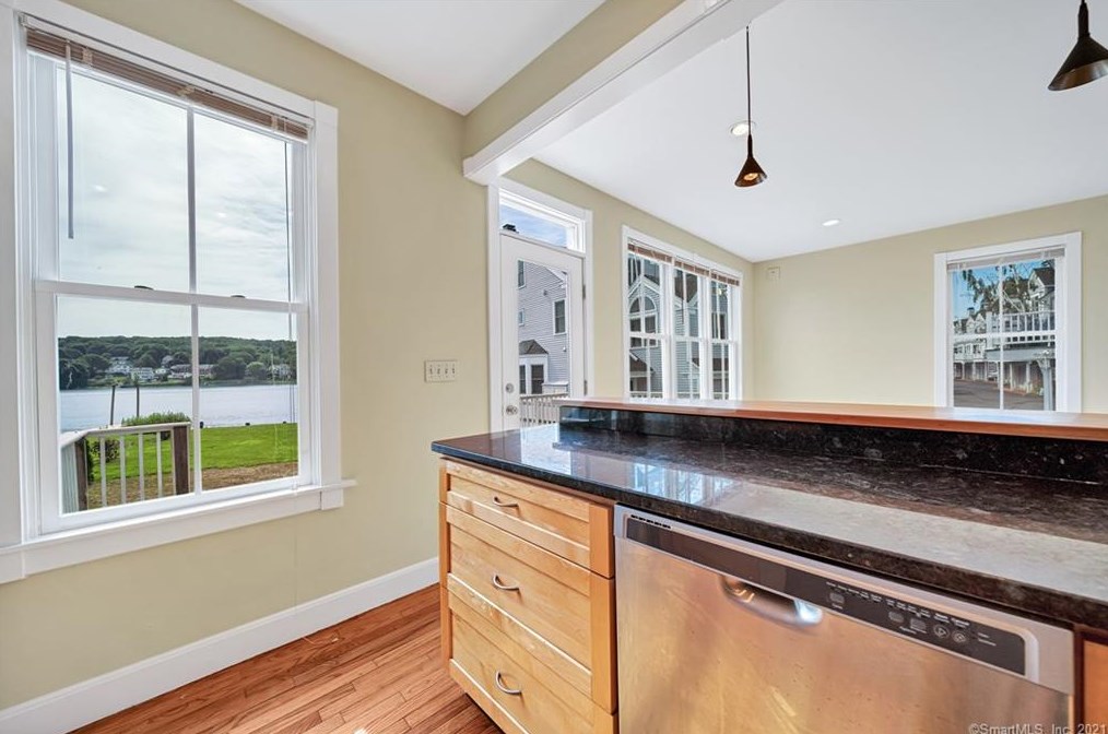 253 Front St, New Haven CT 06513-3205 exterior