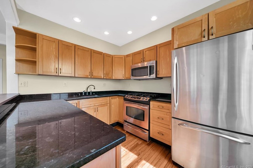 253 Front St, New Haven CT 06513-3205 exterior