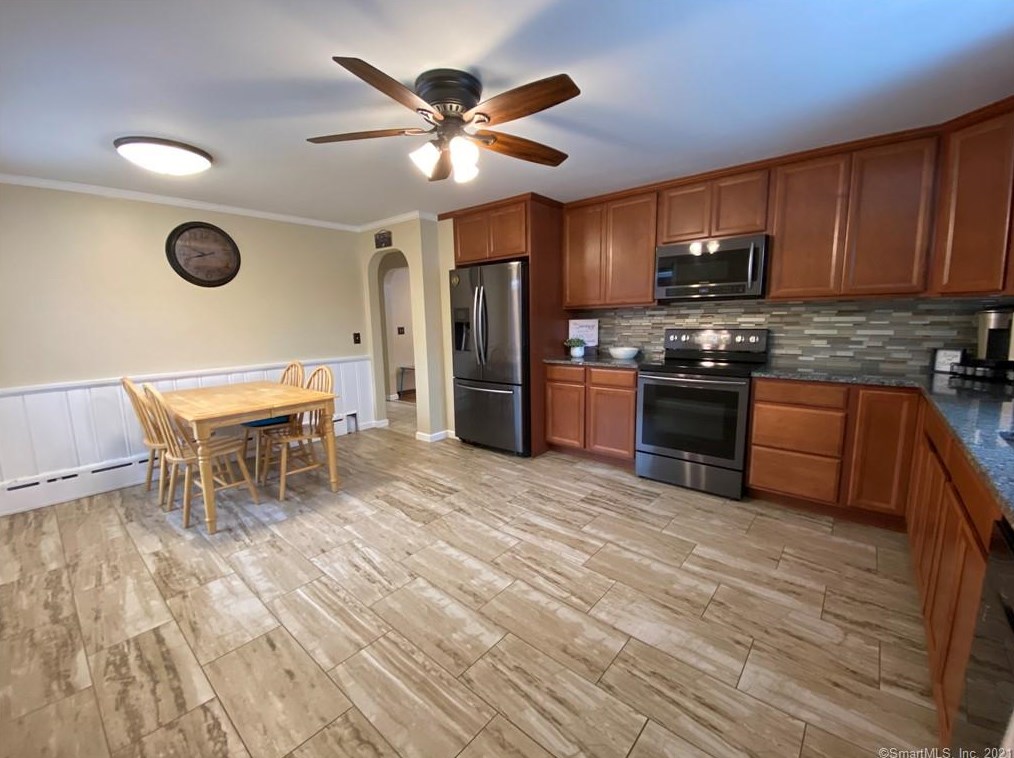 88 Jeffrey Ln, Meriden CT 06451-2730 exterior