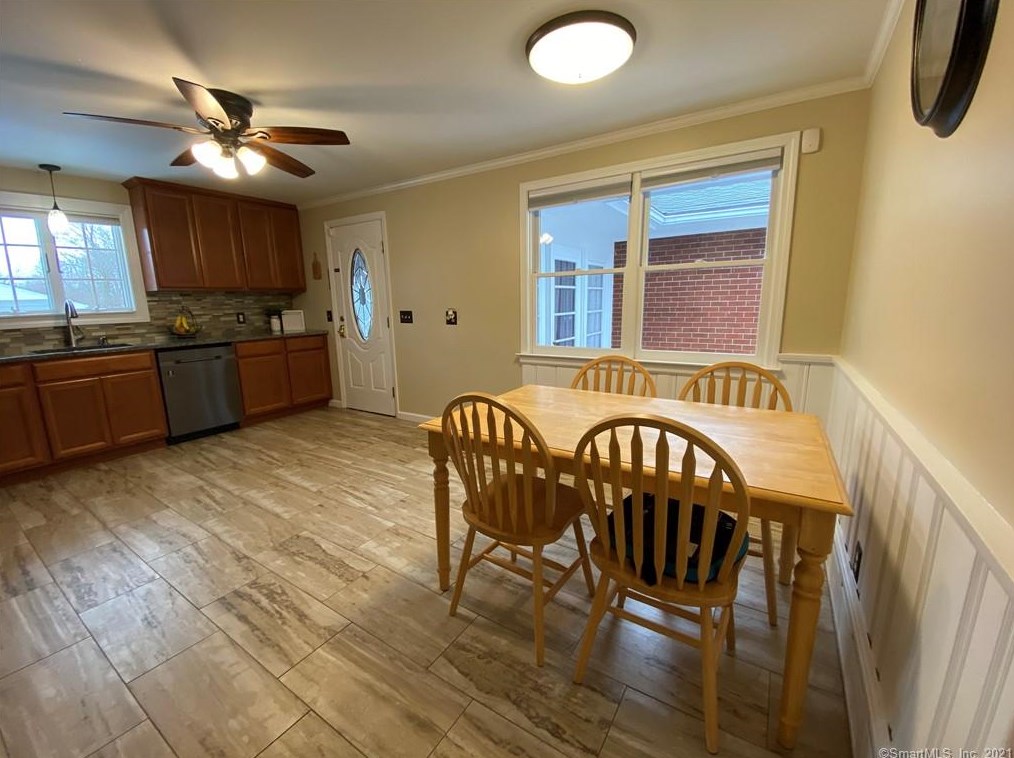 88 Jeffrey Ln, Meriden CT 06451-2730 exterior