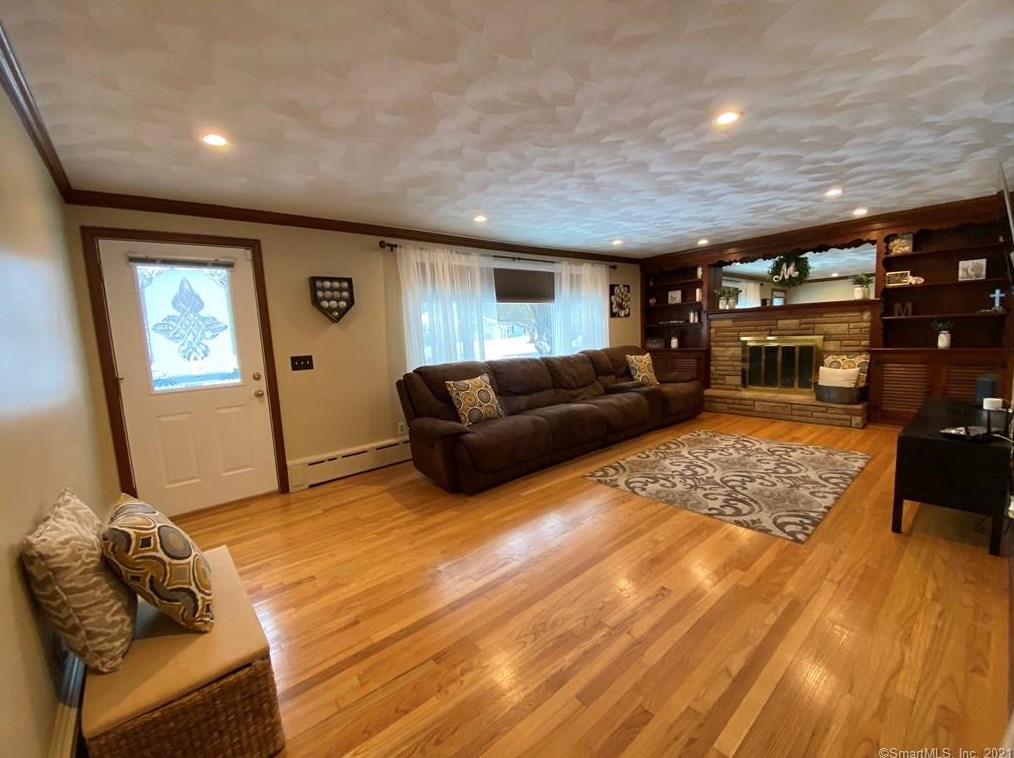 88 Jeffrey Ln, Meriden CT 06451-2730 exterior