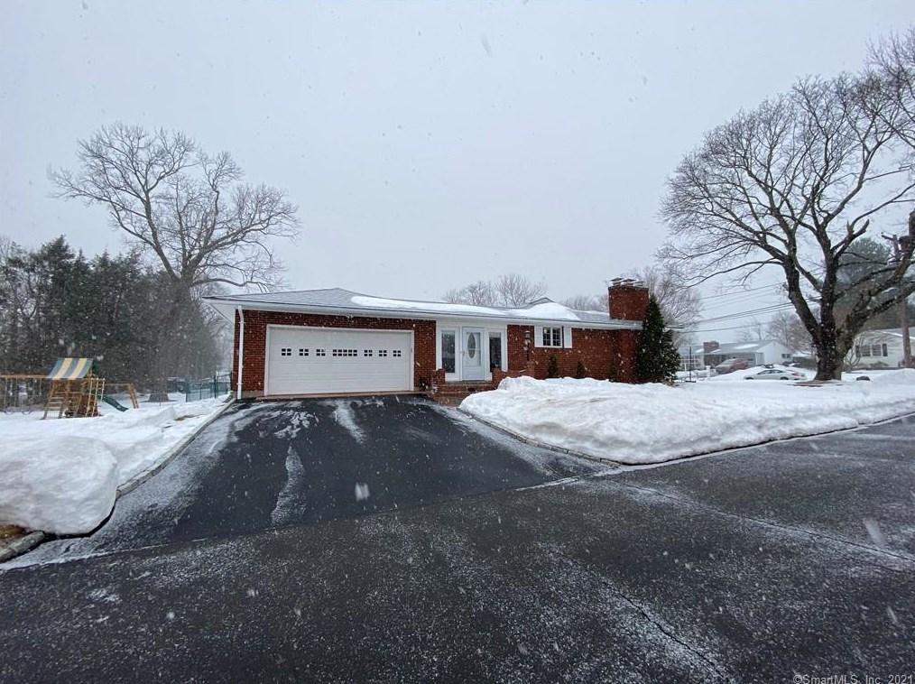 88 Jeffrey Ln, Meriden CT 06451-2730 exterior