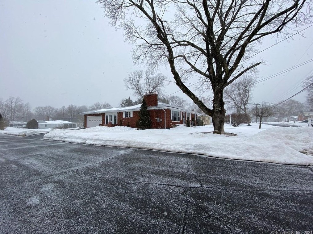 88 Jeffrey Ln, Meriden CT 06451-2730 exterior