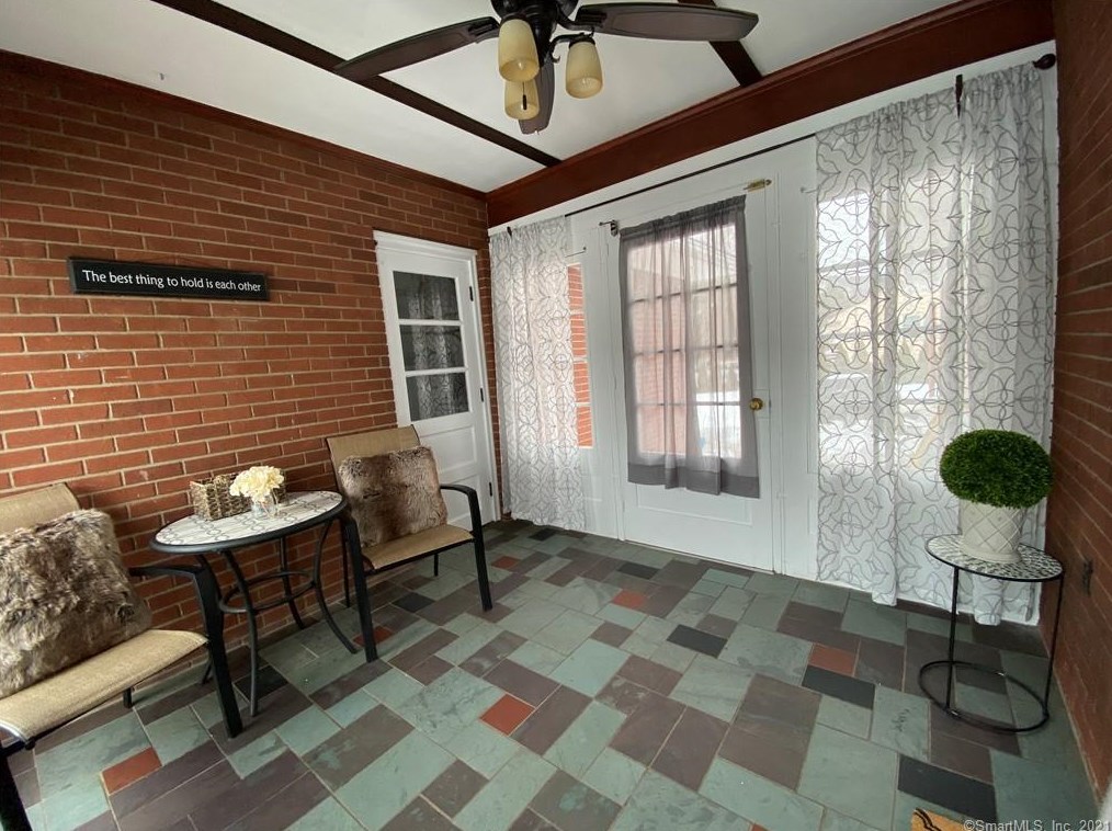 88 Jeffrey Ln, Meriden CT 06451-2730 exterior