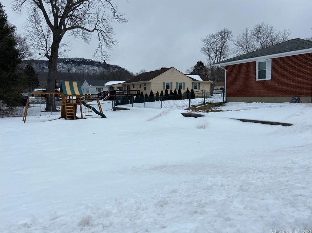 88 Jeffrey Ln, Meriden CT 06451-2730 exterior