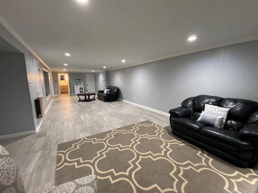 88 Jeffrey Ln, Meriden CT 06451-2730 exterior