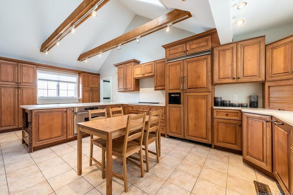 20 Hidden Springs Rd, Madison CT 06443-1670 exterior