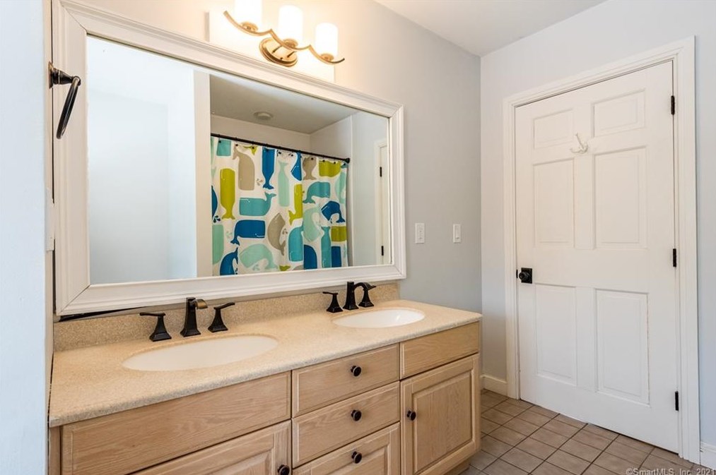 20 Hidden Springs Rd, Madison CT 06443-1670 exterior