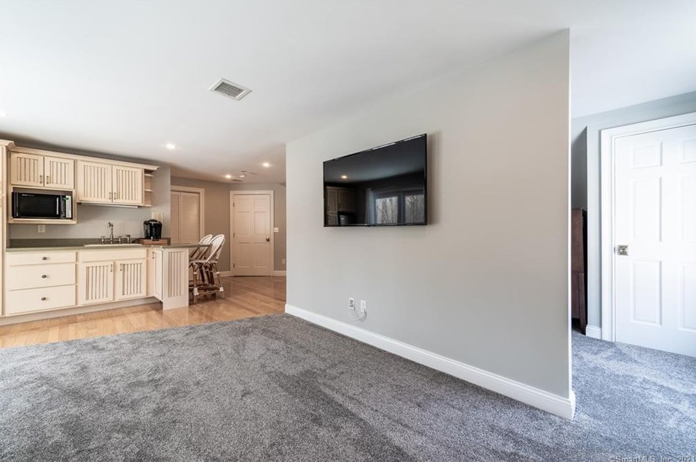 20 Hidden Springs Rd, Madison CT 06443-1670 exterior