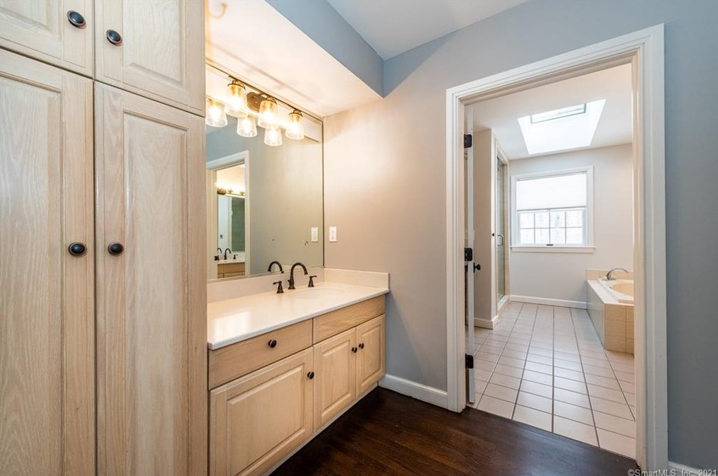 20 Hidden Springs Rd, Madison CT 06443-1670 exterior