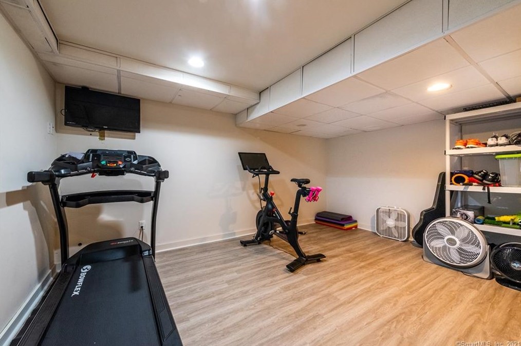 20 Hidden Springs Rd, Madison CT 06443-1670 exterior