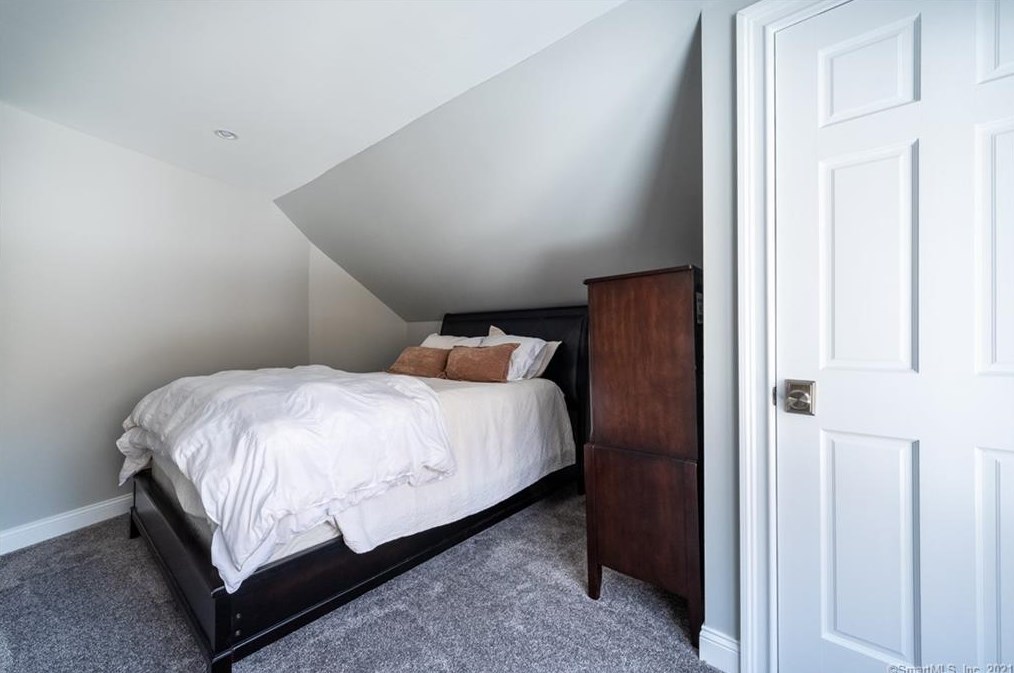 20 Hidden Springs Rd, Madison CT 06443-1670 exterior