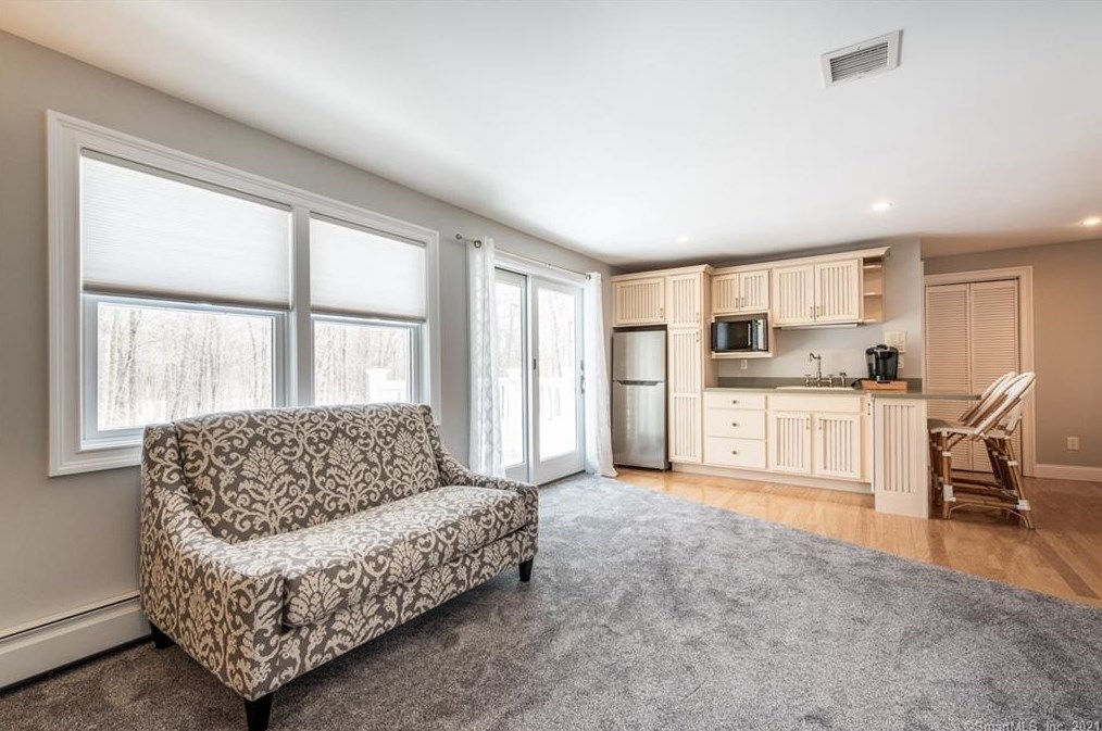 20 Hidden Springs Rd, Madison CT 06443-1670 exterior