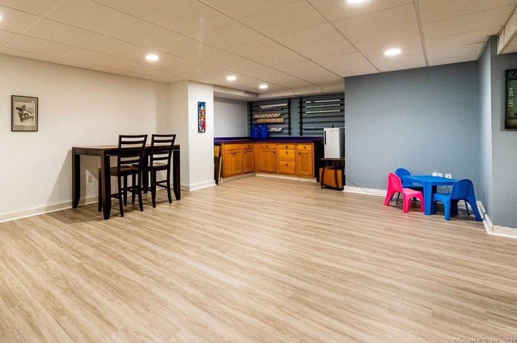 20 Hidden Springs Rd, Madison CT 06443-1670 exterior