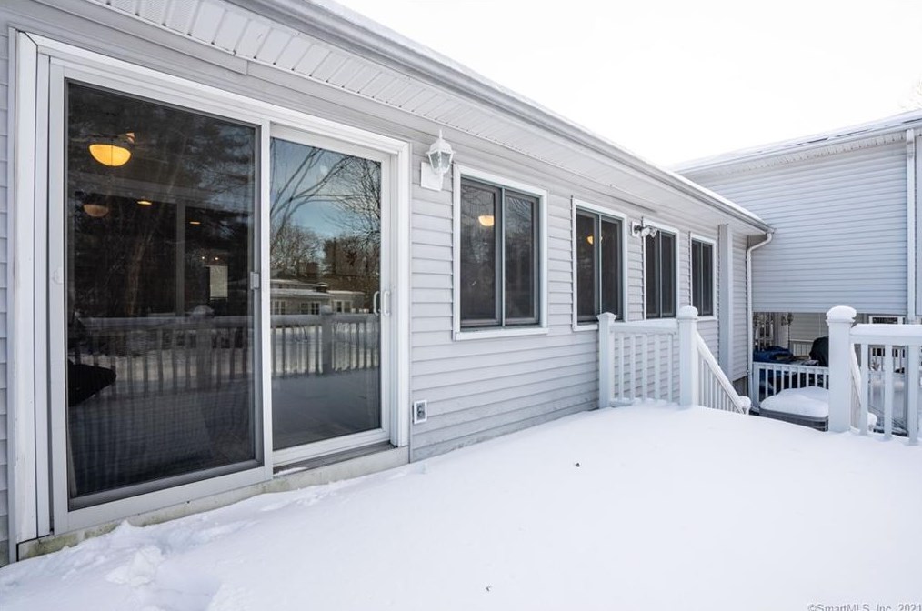 29 Stoneham Dr, Hartford CT 06117-2250 exterior