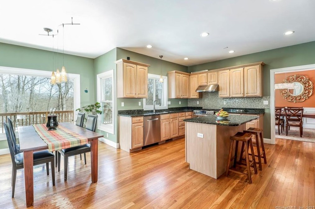 103 Peck Hl Rd, New Haven CT 06525-1334 exterior