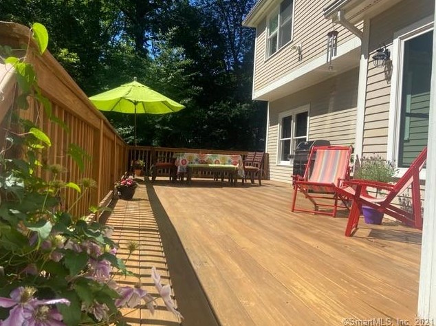 103 Peck Hl Rd, New Haven CT 06525-1334 exterior