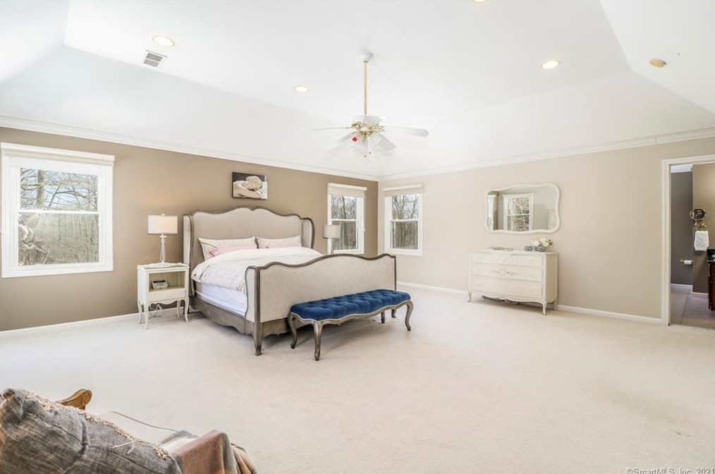 103 Peck Hl Rd, New Haven CT 06525-1334 exterior