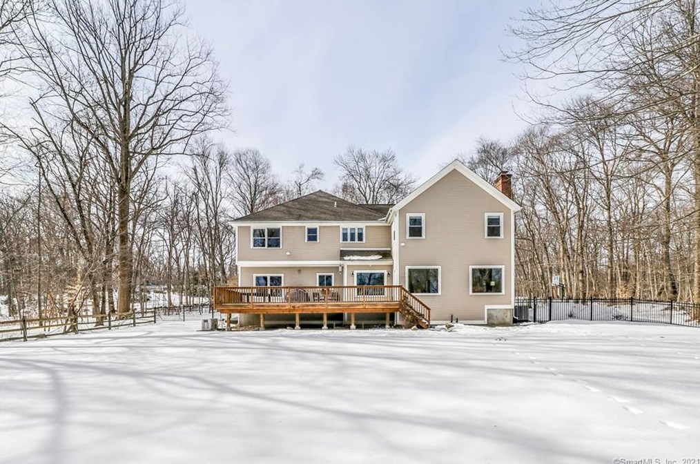 103 Peck Hl Rd, New Haven CT 06525-1334 exterior