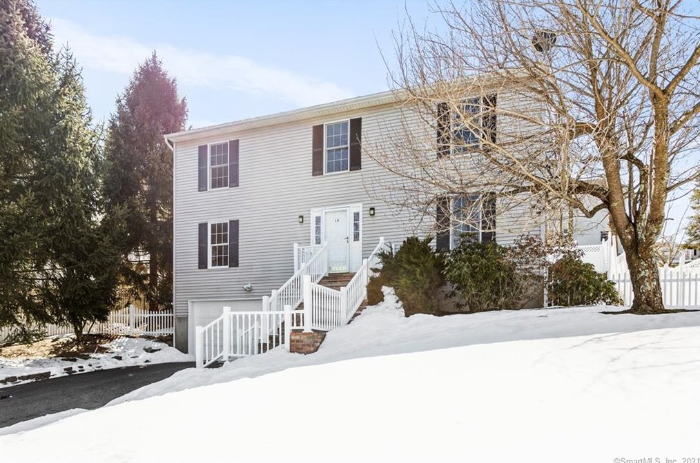 18 Boulevard Dr, Danbury CT  06810-7223 exterior