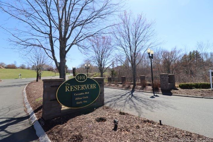 60 Cassandra Blvd, Hartford CT  06107-3139 exterior