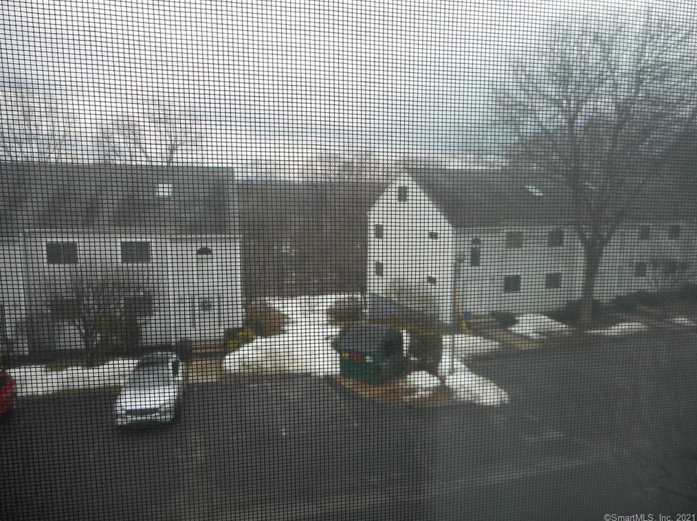 43 Clubhouse Dr, Cromwell CT  06416-2561 exterior