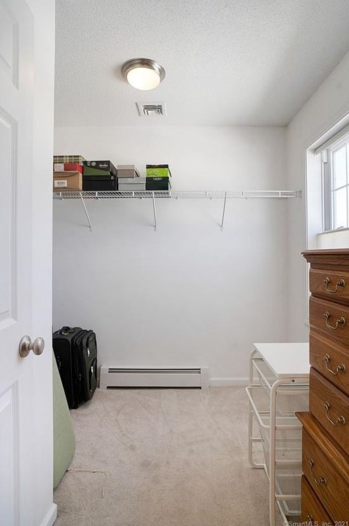 142 Debbie Dr, Meriden CT 06451-3694 exterior