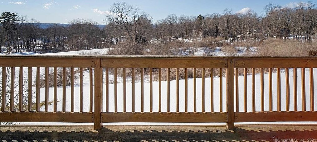 142 Debbie Dr, Meriden CT 06451-3694 exterior