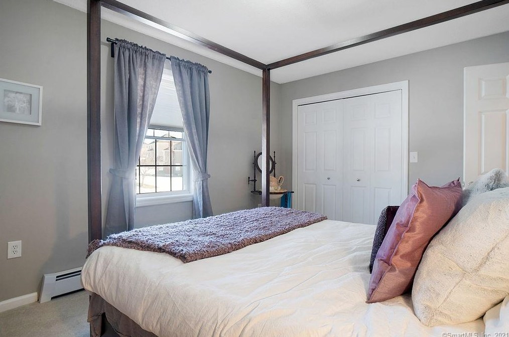 142 Debbie Dr, Meriden CT 06451-3694 exterior