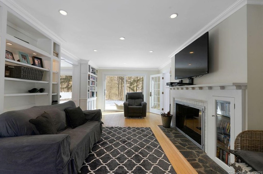 22 Coe St, Winsted CT 06098-1004 exterior