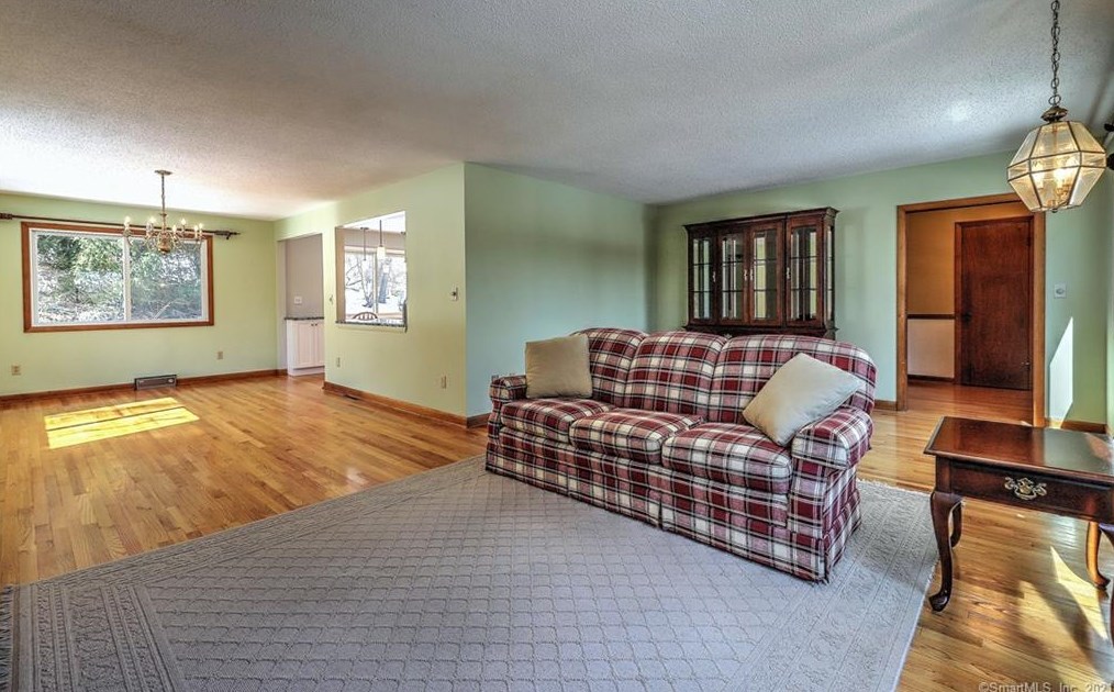 535 Carrington Rd, New Haven CT 06524-3158 exterior